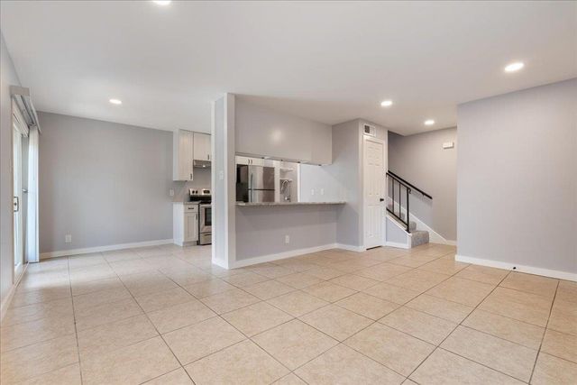 1703 Coronado Hills DR 102, Austin, TX 78752
