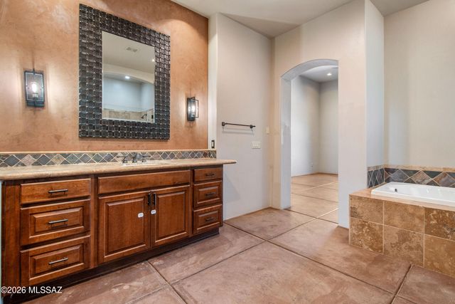 6020 W Potvin Lane, Tucson, AZ 85742