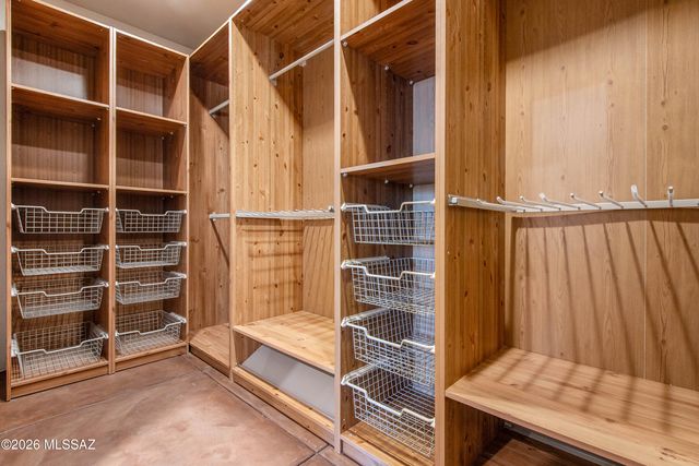 6020 W Potvin Lane, Tucson, AZ 85742