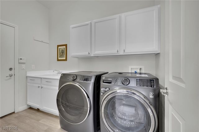 8012 Gothic Avenue, Las Vegas, NV 89117