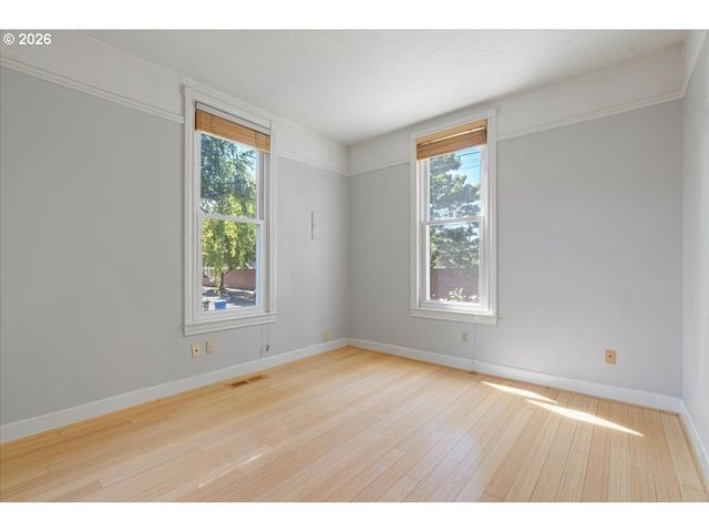 2606 Se PINE St, Portland, OR 97214