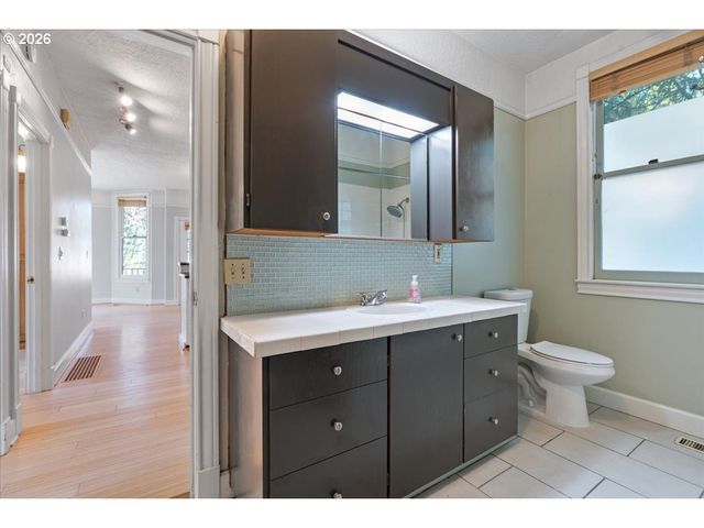 2606 Se PINE St, Portland, OR 97214