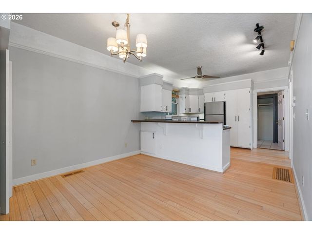 2606 Se PINE St, Portland, OR 97214