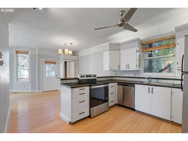 2606 Se PINE St, Portland, OR 97214