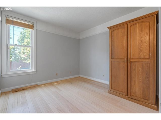 2606 Se PINE St, Portland, OR 97214