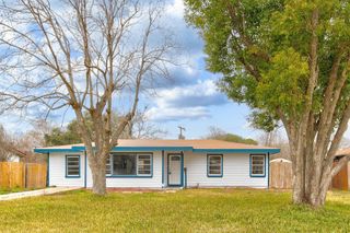 616 19th Avenue N, Texas City, TX 77590
