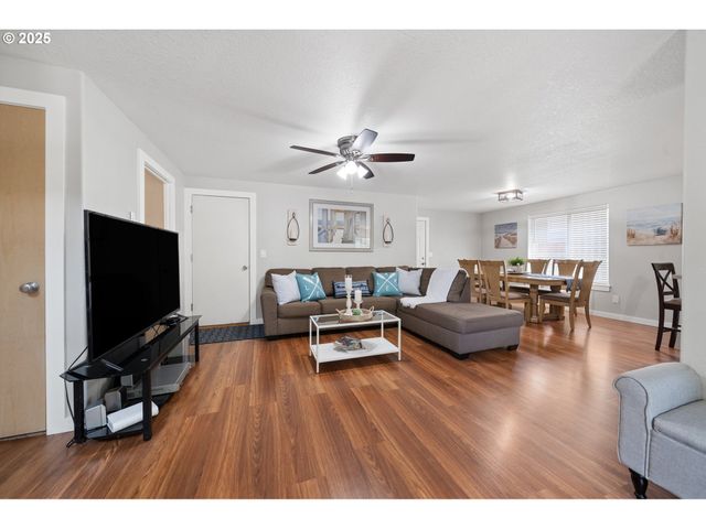 1138 W 30TH St, Vancouver, WA 98660