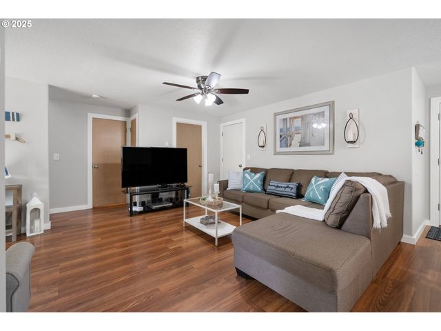 1138 W 30TH St, Vancouver, WA 98660
