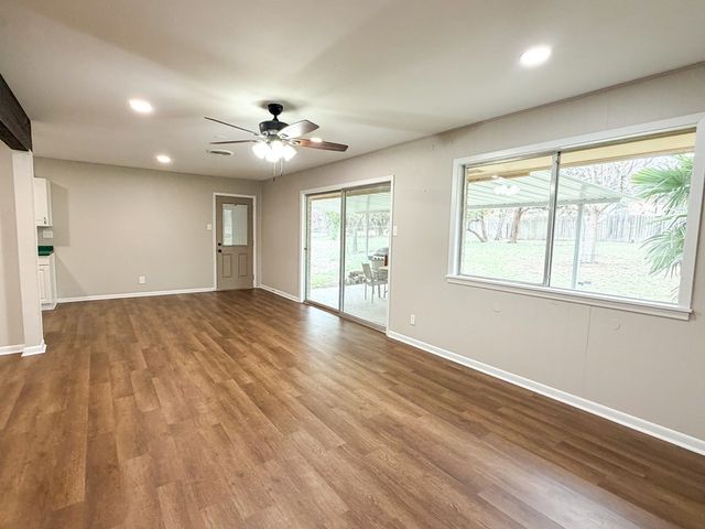 1120 Nancy Beth Dr, Kerrville, TX 78028