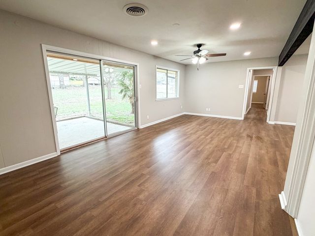 1120 Nancy Beth Dr, Kerrville, TX 78028