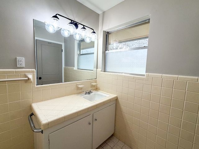 1120 Nancy Beth Dr, Kerrville, TX 78028