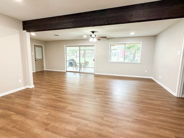 1120 Nancy Beth Dr, Kerrville, TX 78028