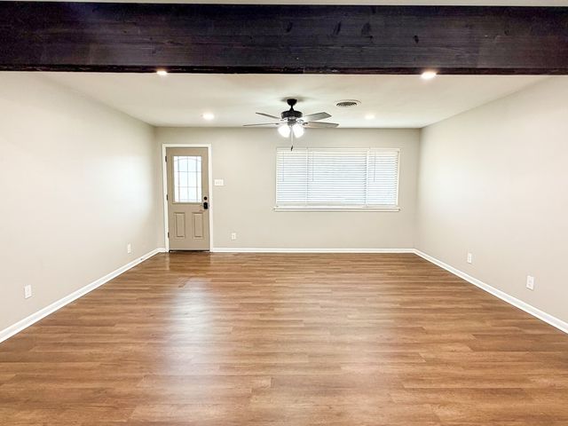 1120 Nancy Beth Dr, Kerrville, TX 78028