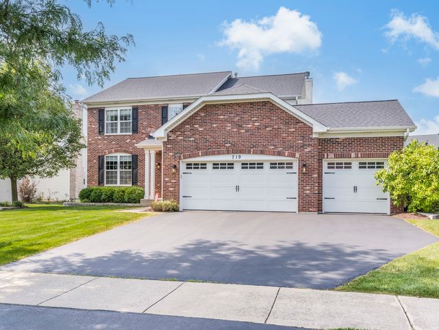 719 Eagle Brook Lane, Naperville, IL 60565