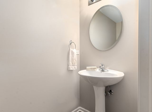 719 Eagle Brook Lane, Naperville, IL 60565