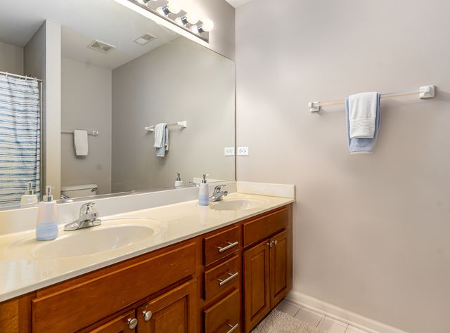 719 Eagle Brook Lane, Naperville, IL 60565