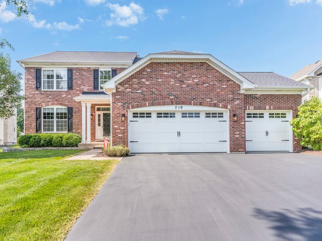 719 Eagle Brook Lane, Naperville, IL 60565