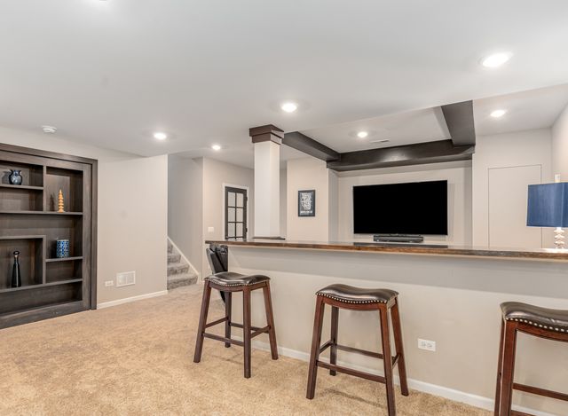 719 Eagle Brook Lane, Naperville, IL 60565