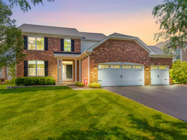 719 Eagle Brook Lane, Naperville, IL 60565