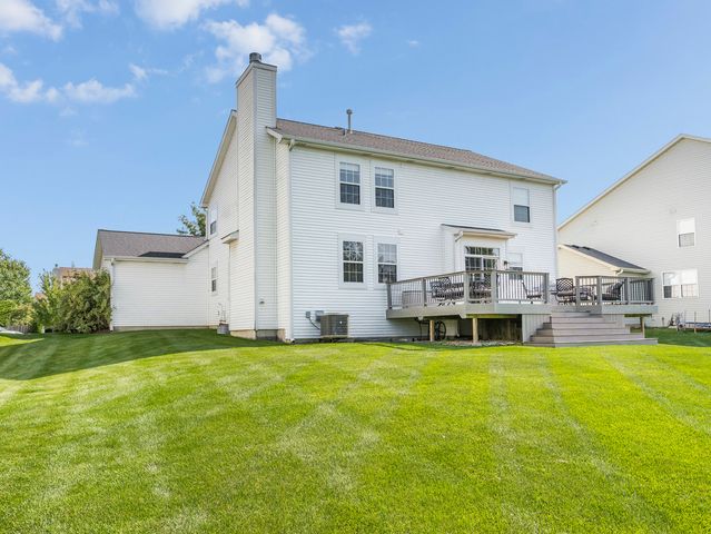 719 Eagle Brook Lane, Naperville, IL 60565