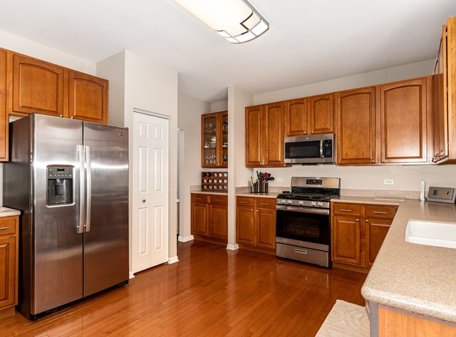 719 Eagle Brook Lane, Naperville, IL 60565