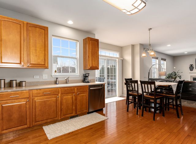 719 Eagle Brook Lane, Naperville, IL 60565