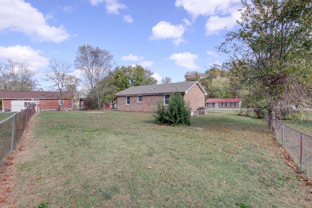 402 Lillie Belle Ln, Clarksville, TN 37042