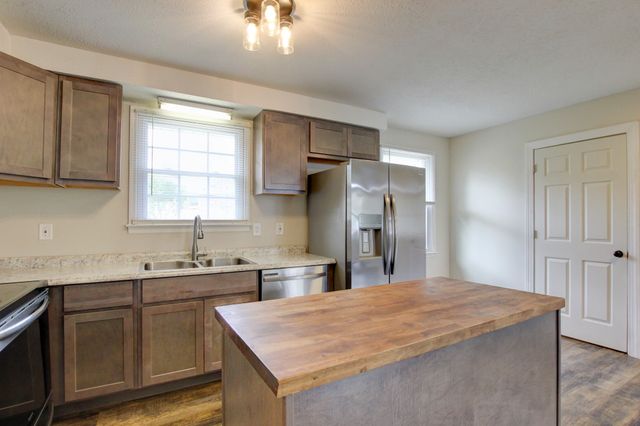 402 Lillie Belle Ln, Clarksville, TN 37042