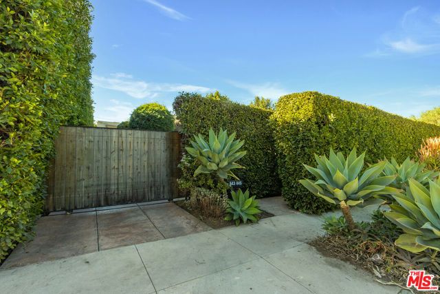843 N Ogden Drive, Los Angeles, CA 90046