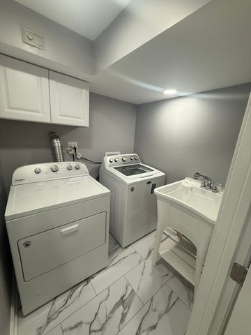 7323 N Damen Avenue, Chicago, IL 60645