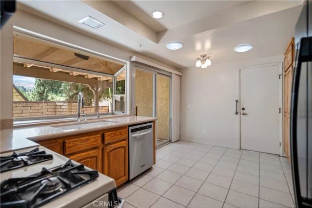 26562 Cardwick Court, Newhall, CA 91321