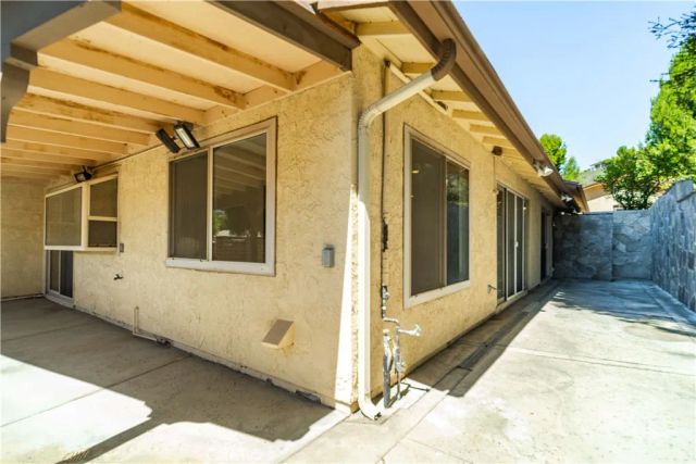 26562 Cardwick Court, Newhall, CA 91321