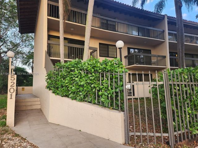 5201 Orduna Dr 14, Coral Gables, FL 33146