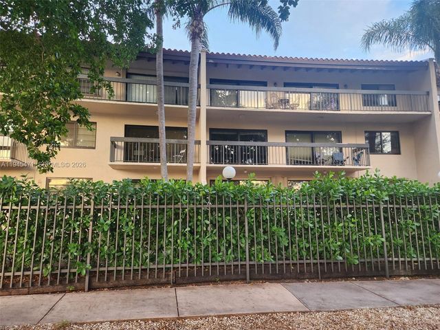 5201 Orduna Dr 14, Coral Gables, FL 33146