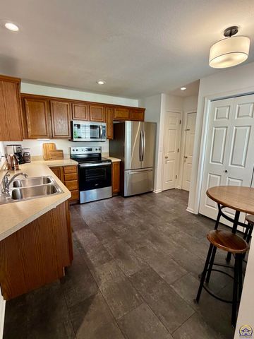 5312 SW 23rd ST, Topeka, KS 66614