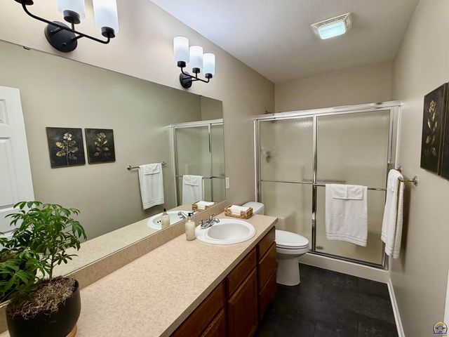 5312 SW 23rd ST, Topeka, KS 66614
