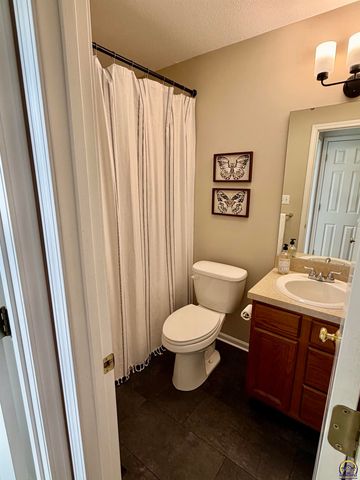 5312 SW 23rd ST, Topeka, KS 66614