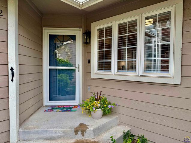 5312 SW 23rd ST, Topeka, KS 66614