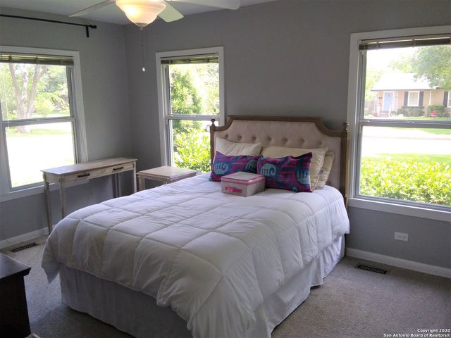 353 IRVINGTON DR, San Antonio, TX 78209