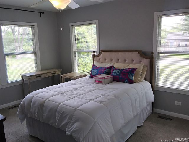 353 IRVINGTON DR, San Antonio, TX 78209