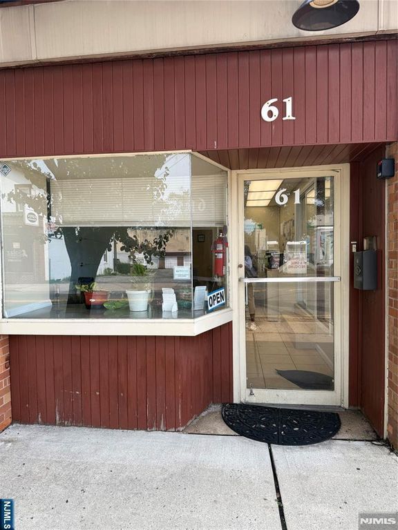 61 N Washington Avenue, Bergenfield, NJ 07621