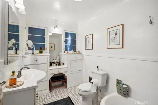 6145 W 6th Street, Los Angeles, CA 90048