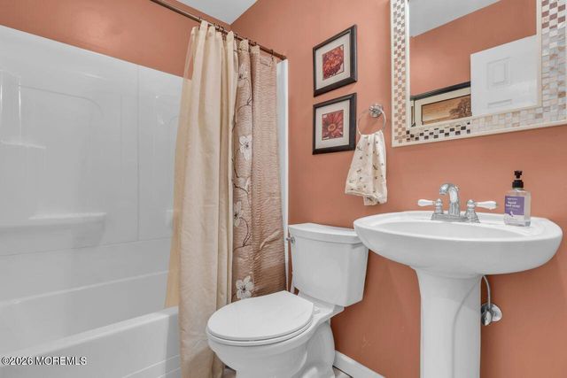 8 Highview Road, East Brunswick, NJ 08816