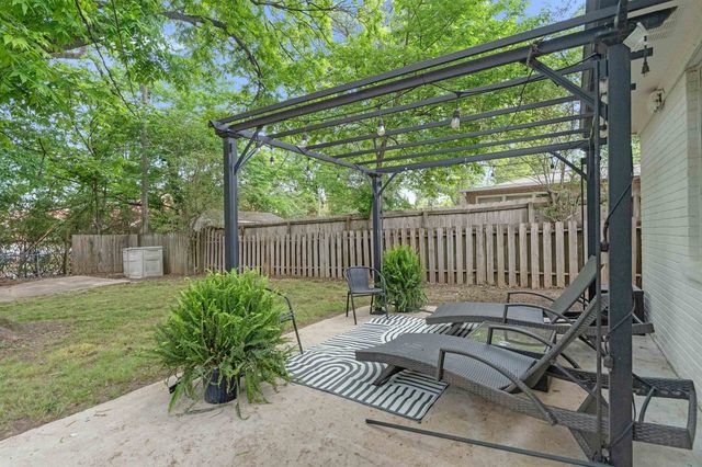 1407 IVY RD, Memphis, TN 38117