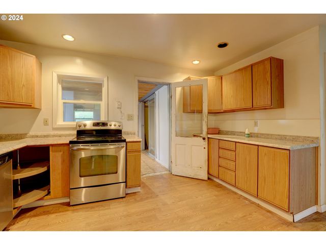 5700 HIGHWAY 30W, The Dalles, OR 97058