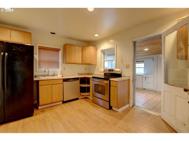 5700 HIGHWAY 30W, The Dalles, OR 97058