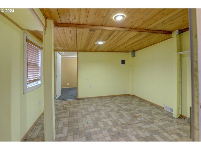 5700 HIGHWAY 30W, The Dalles, OR 97058
