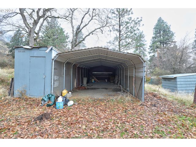5700 HIGHWAY 30W, The Dalles, OR 97058