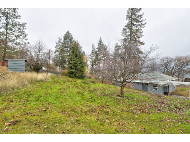 5700 HIGHWAY 30W, The Dalles, OR 97058