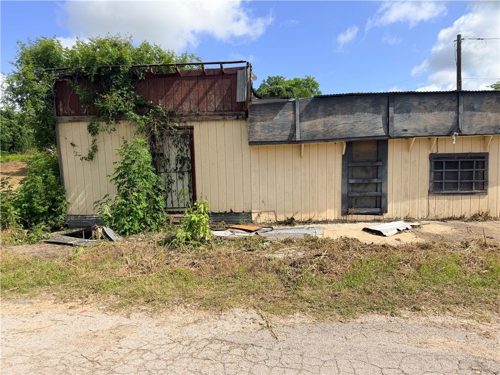 299 County Road 444, Snook, TX 77878 — photo 3